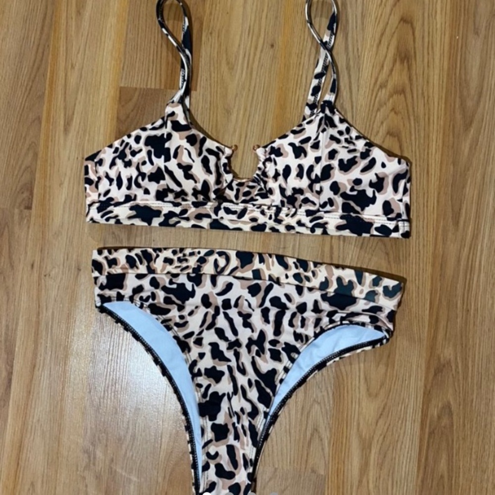 Cheetah 2 piece swimsuit (bottoms high waisted)🤎